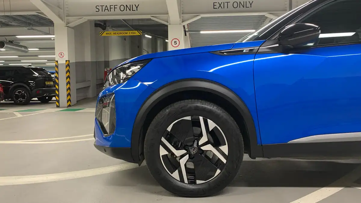 2024-peugeot-2008-suv-e-gt-136ps-50kwh-big-13