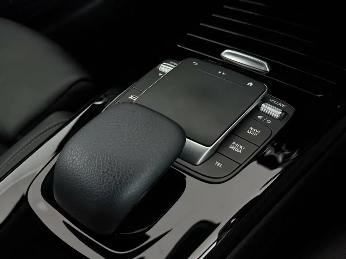 2021-mercedes-benz-a-class-20d-a180d-se-8g-dct-big-37