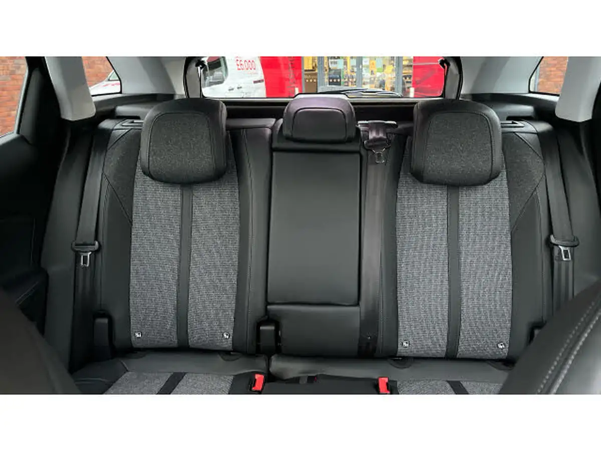 2019-peugeot-3008-suv-16-puretech-allure-180bhp-ss-eat8-big-14