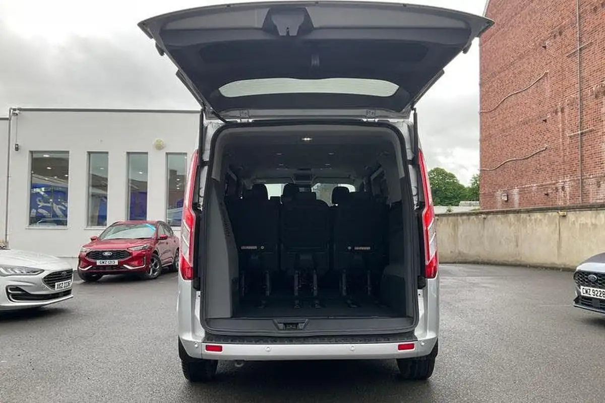 2023-ford-tourneo-custom-big-5