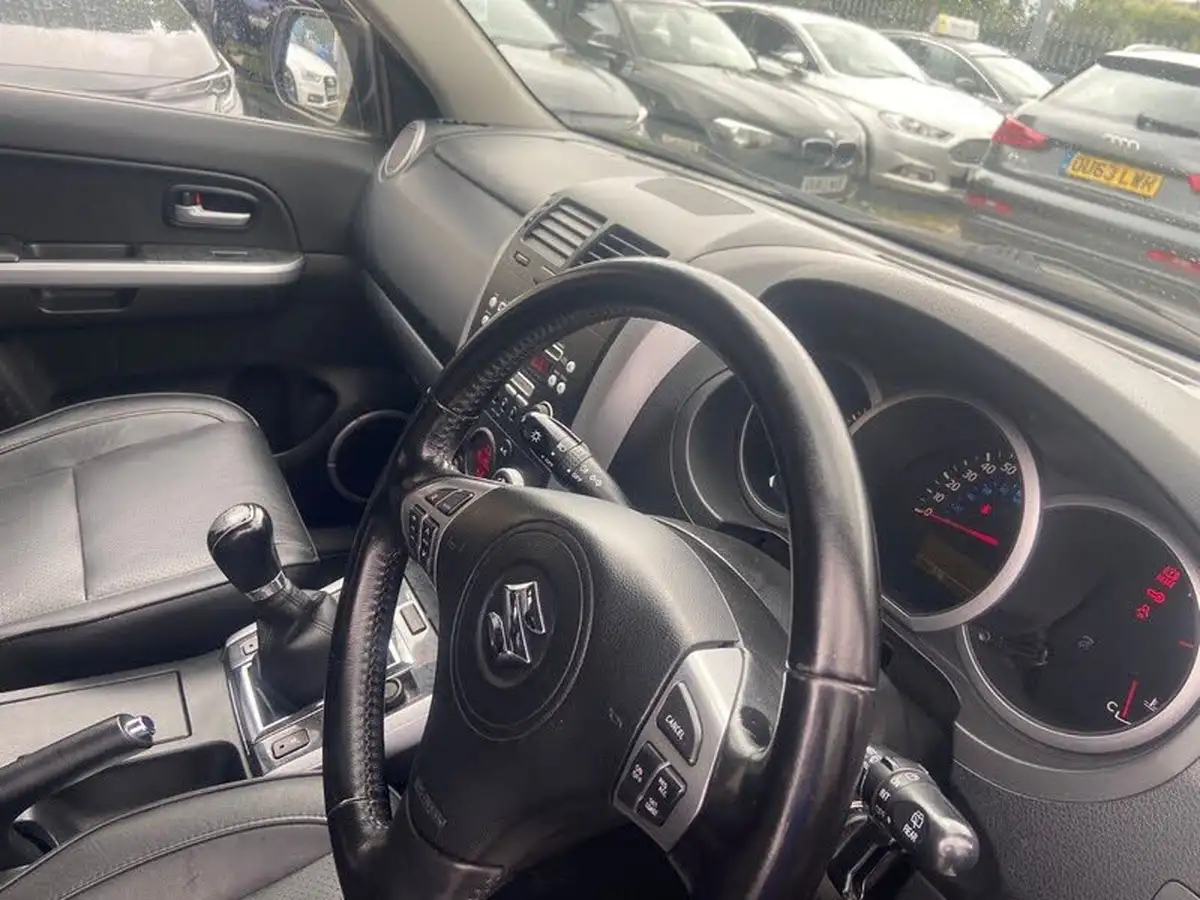 2010-suzuki-grand-vitara-19td-sz5-big-18