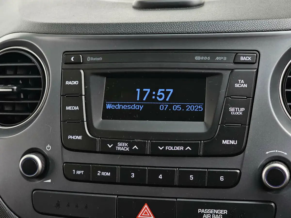 2017-hyundai-i10-10-premium-big-21