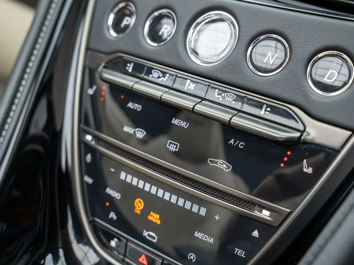 2019-aston-martin-db11-40-v8-big-5