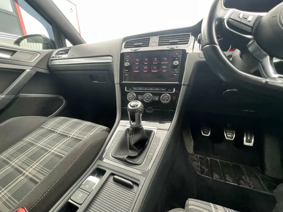 2018-volkswagen-golf-20tdi-gtd-hatchback-5d-big-34