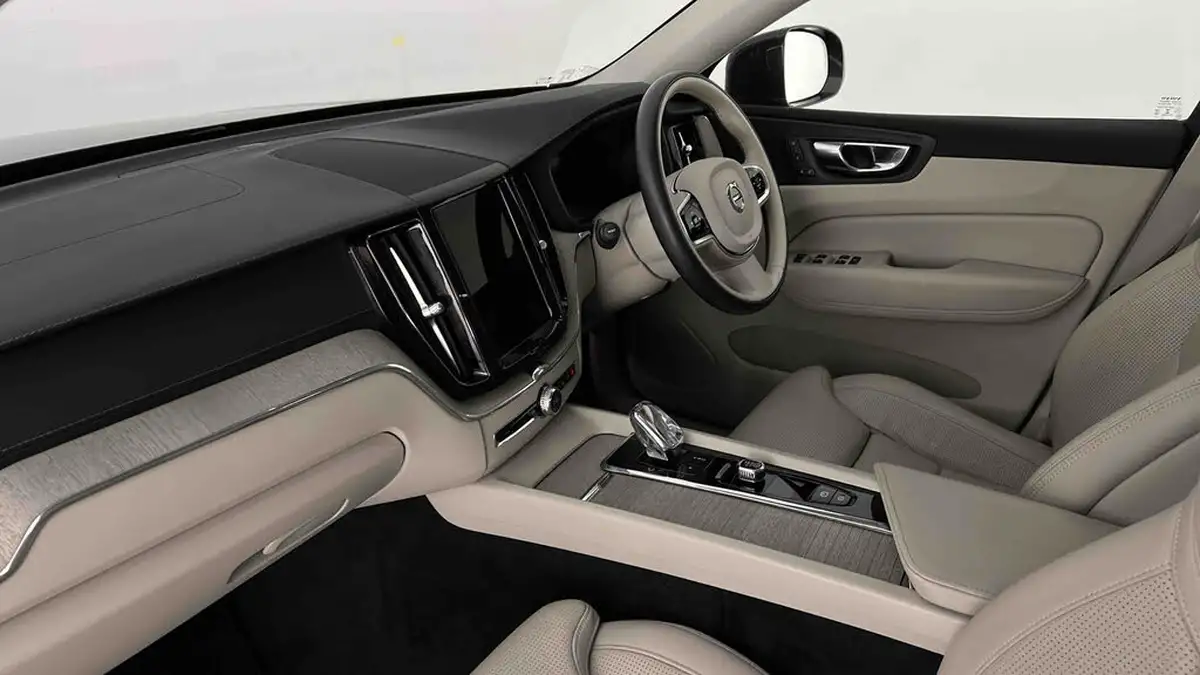 2021-volvo-xc60-20-t6-inscription-350bhp-big-8