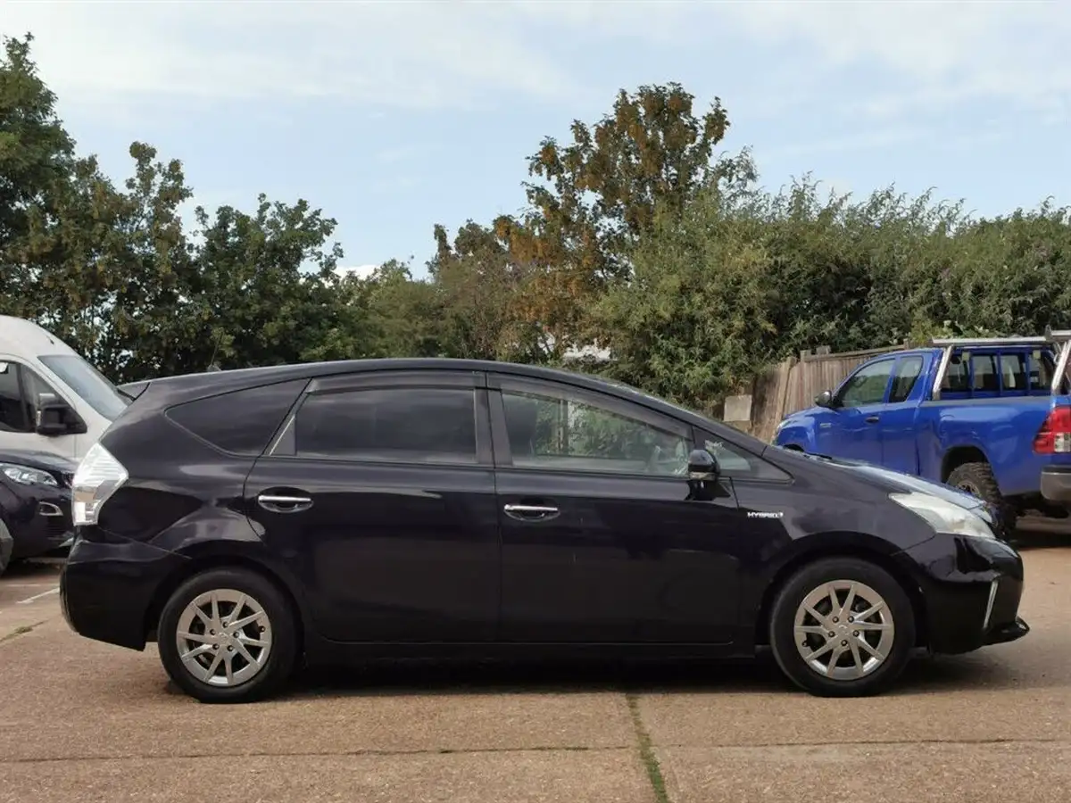 2013-toyota-prius-big-7