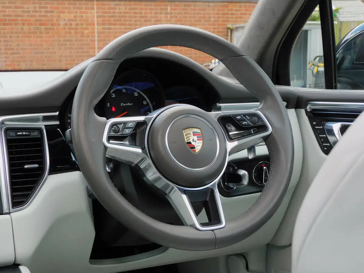2015-porsche-macan-36-turbo-big-29