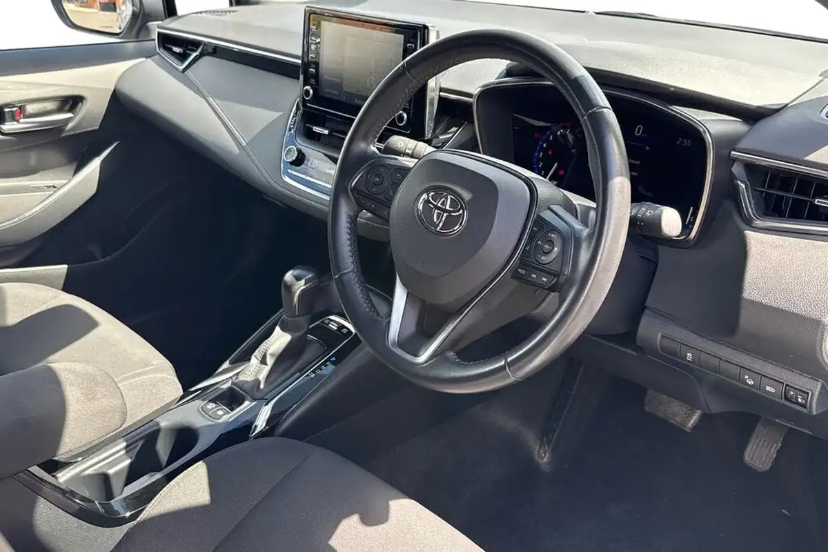 2022-toyota-corolla-18-vvt-i-icon-tech-trk-hatchback-5d-big-13