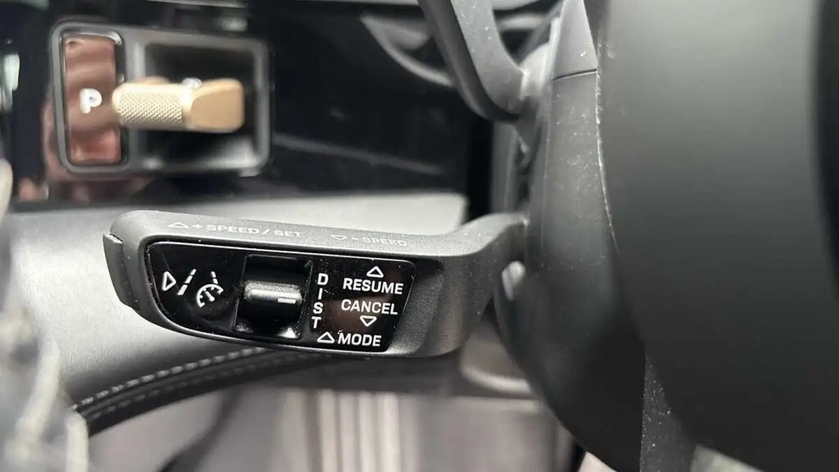 2020-porsche-taycan-e-turbo-s-big-29