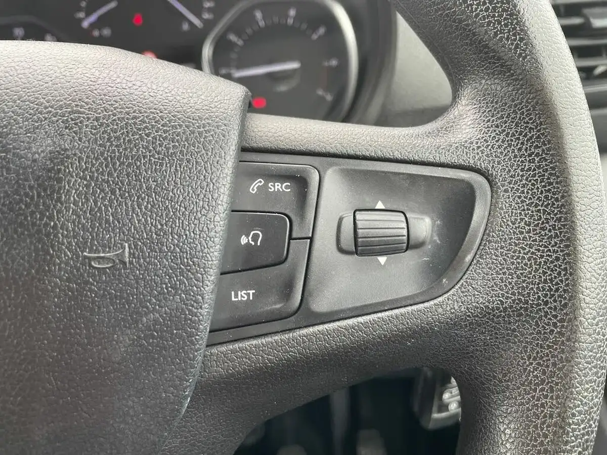 2018-peugeot-expert-20-bluehdi-professional-standard-1400-panel-big-16