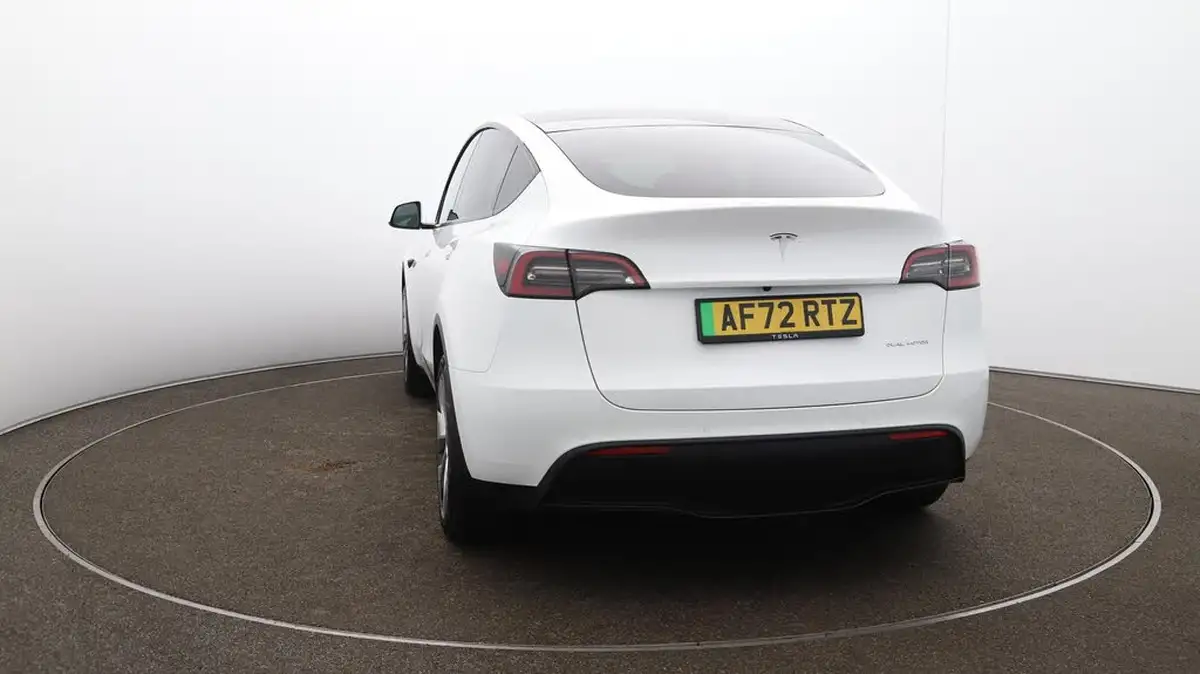 2022-tesla-model-y-e-long-range-big-52