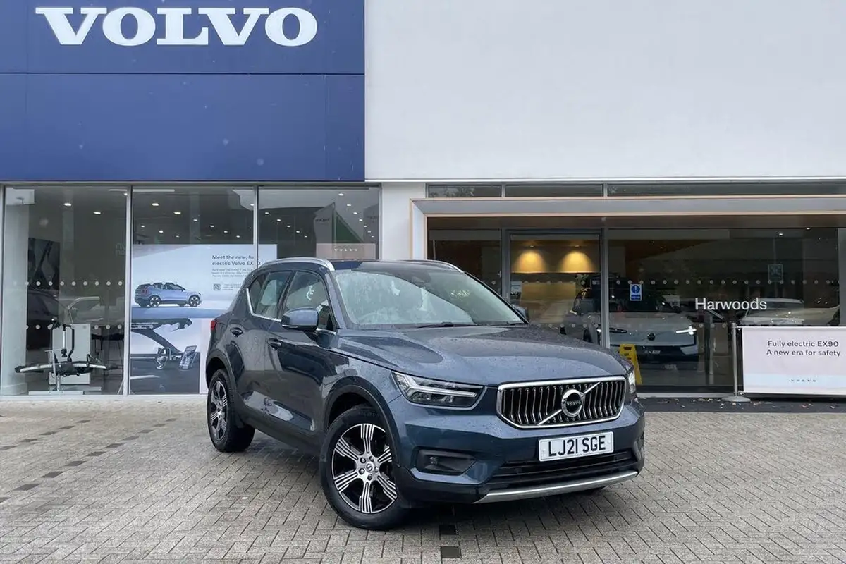 2021-volvo-xc40-15-t3-inscription-161bhp-auto-big-0