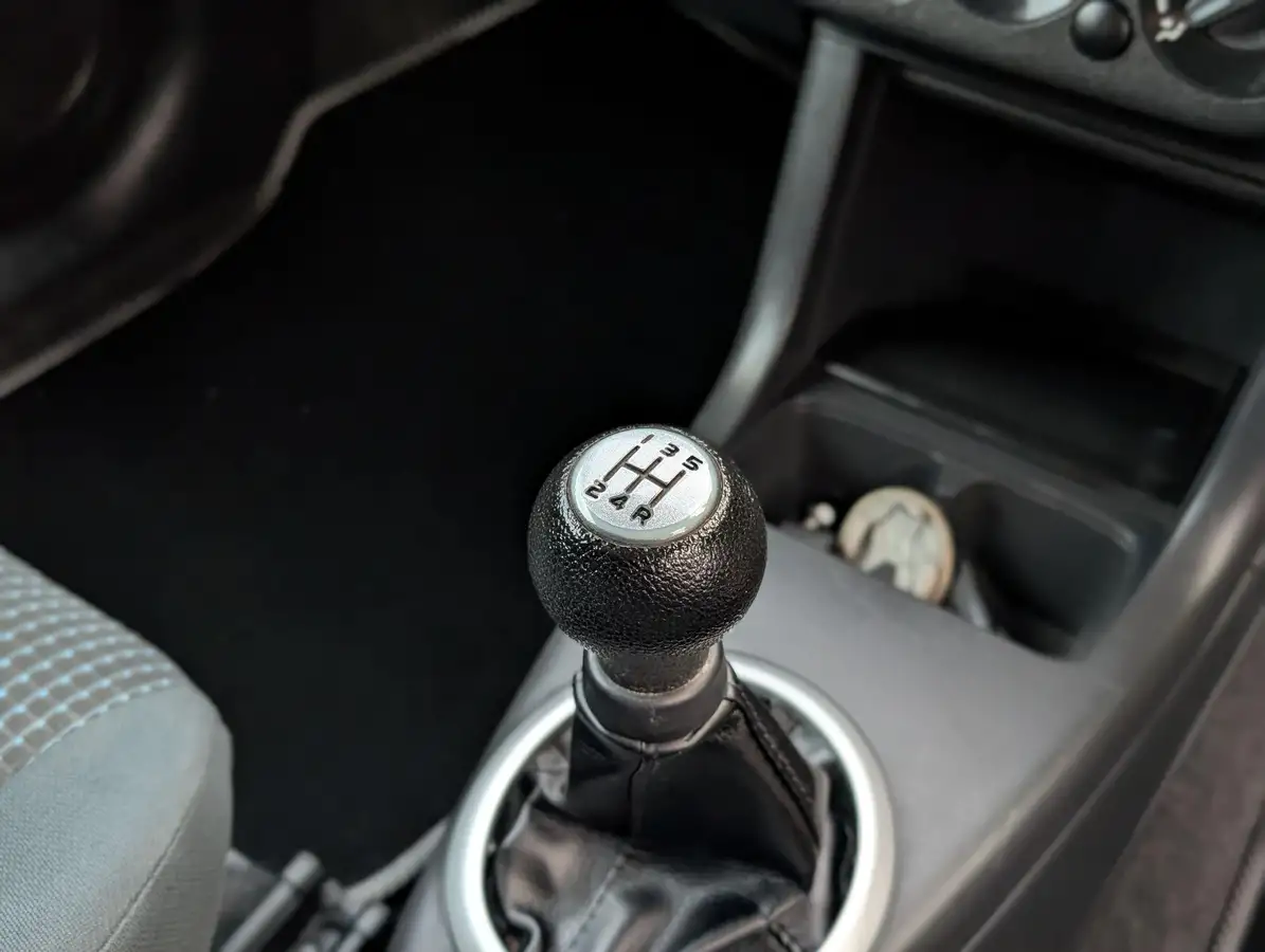 2008-suzuki-swift-15-glx-3d-big-26