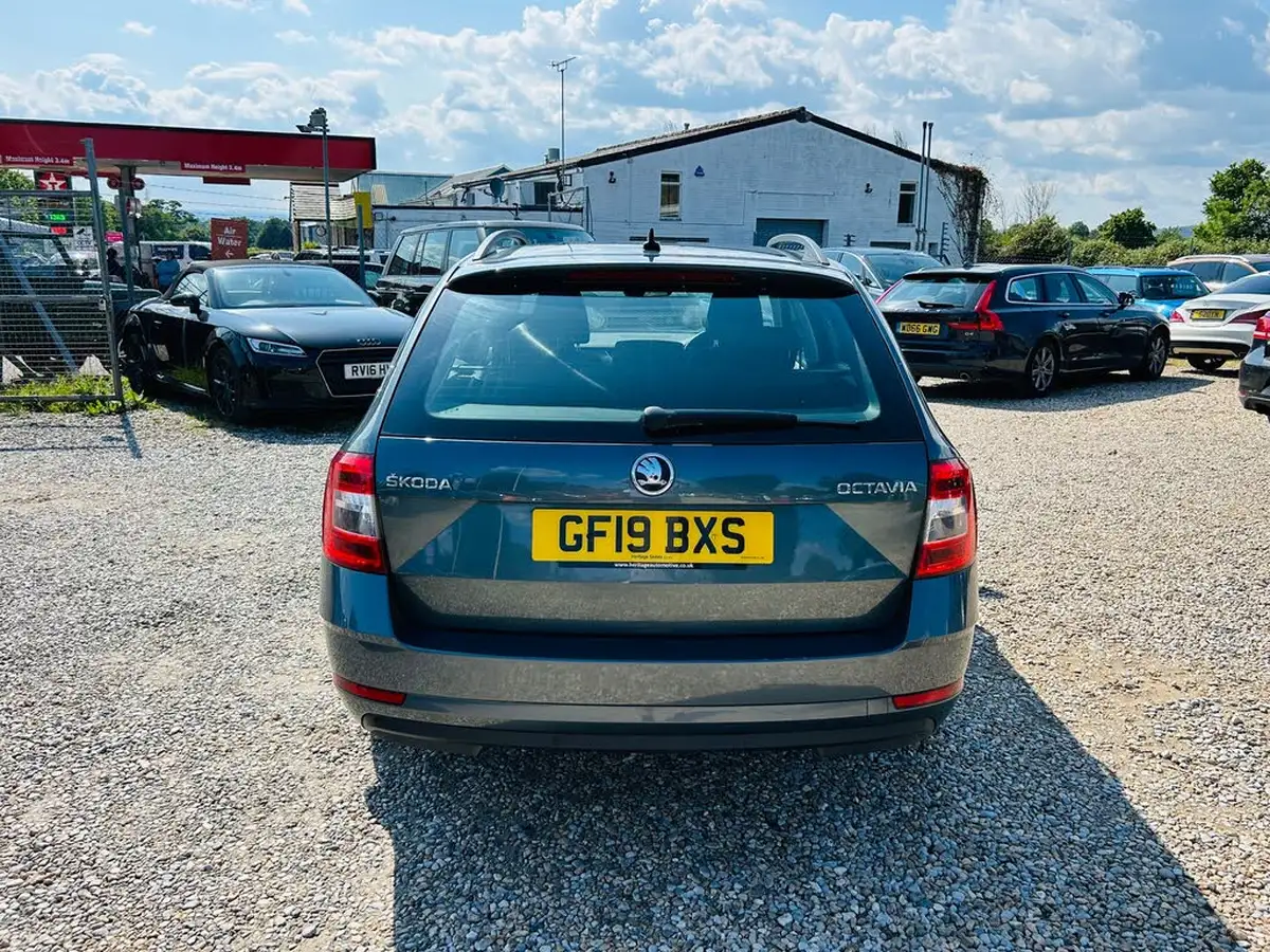 2019-skoda-octavia-16tdi-se-technology-estate-big-7