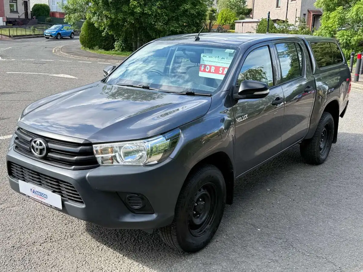2016-toyota-hi-lux-24d-active-double-cab-pickup-big-2