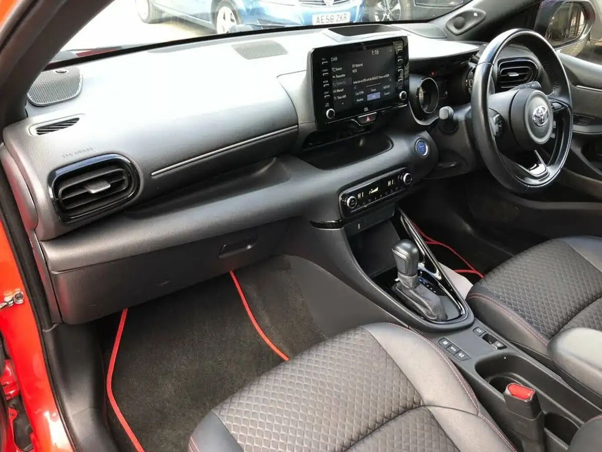 2021-toyota-yaris-15-vvt-i-launch-edition-big-30