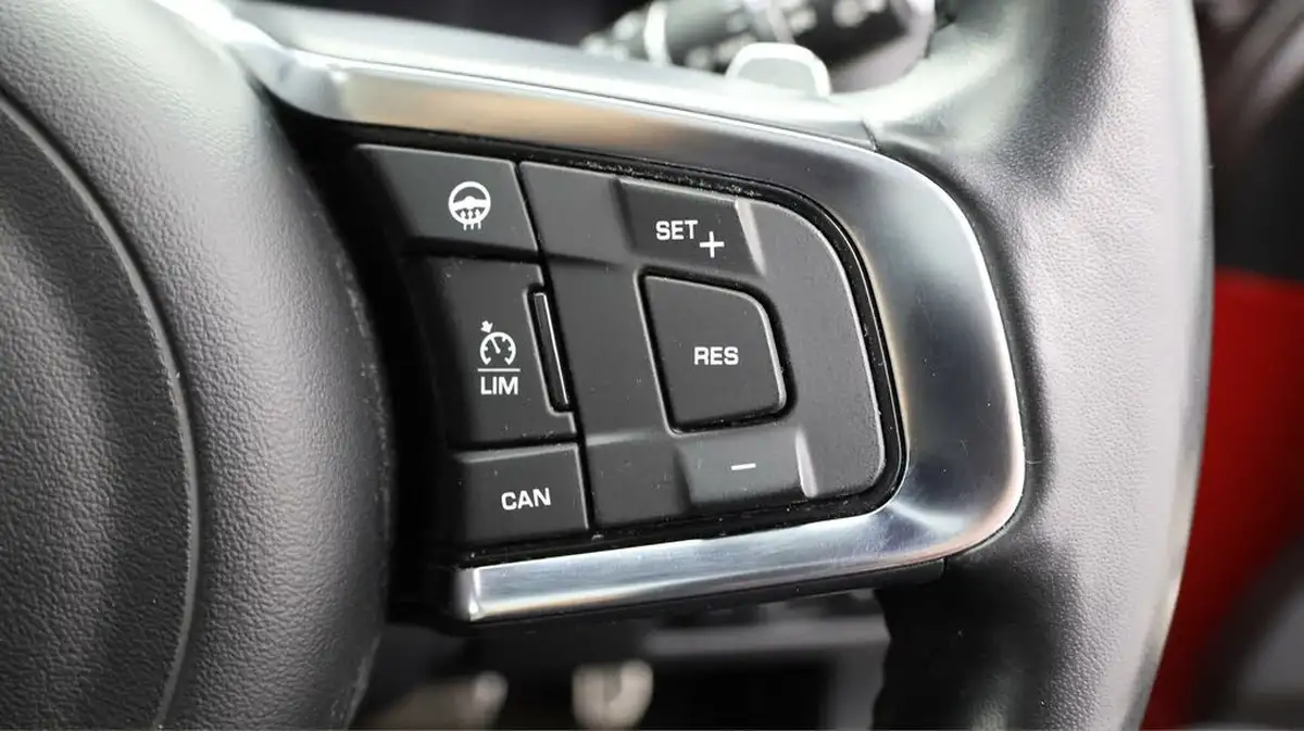 2019-jaguar-xf-30td-sportbrake-5d-big-24