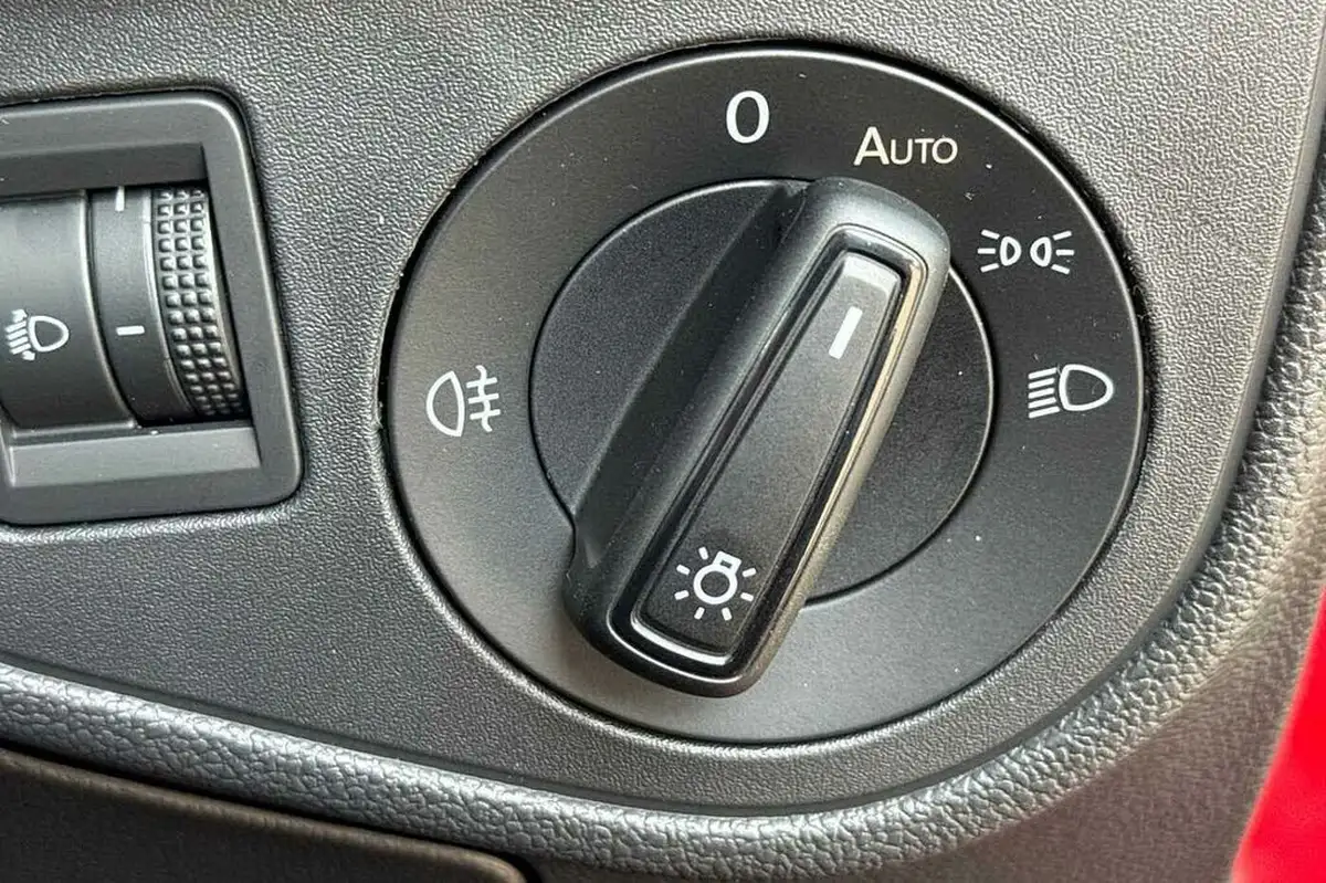 2022-volkswagen-polo-10-life-big-24