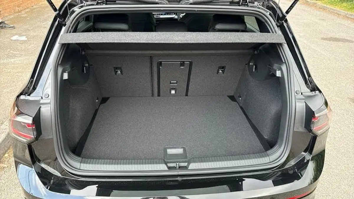 2025-volkswagen-golf-15-etsi-black-edition-big-13