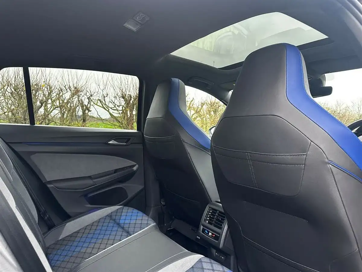 2022-volkswagen-golf-20-tsi-r-320ps-hatchback-big-13