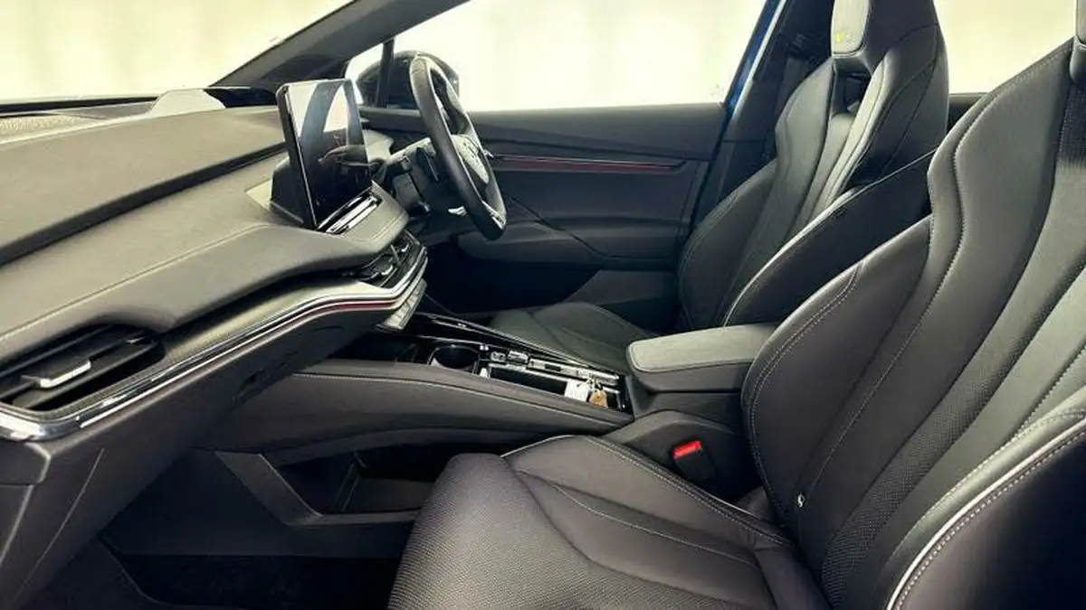 2022-skoda-enyaq-e-80-vrs-big-35