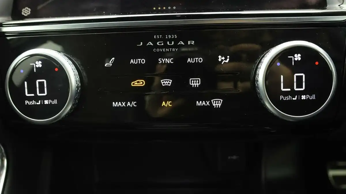 2021-jaguar-e-pace-20-d200-r-dynamic-black-big-11