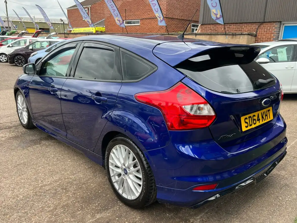 2014-ford-focus-16tdci-zetec-s-hatchback-big-10