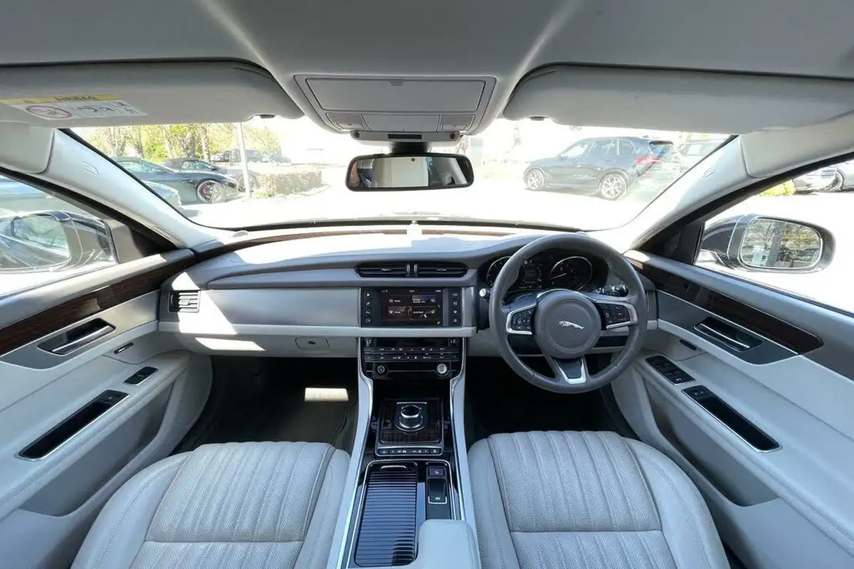 2018-jaguar-xf-20i-portfolio-250ps-saloon-4d-1998cc-big-2
