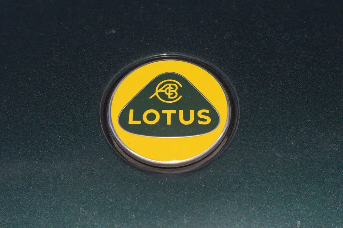 2024-lotus-emira-big-30