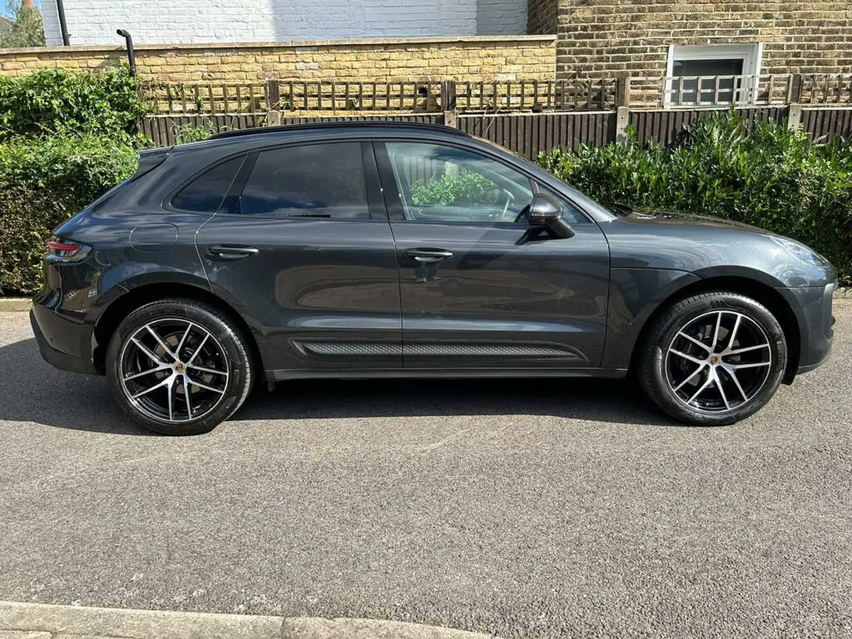 2022-porsche-macan-20-big-4