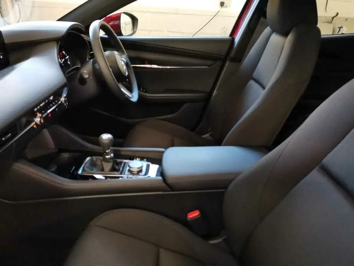2025-mazda-mazda3-20-e-skyactiv-x-exclusive-line-hatchback-5d-big-8