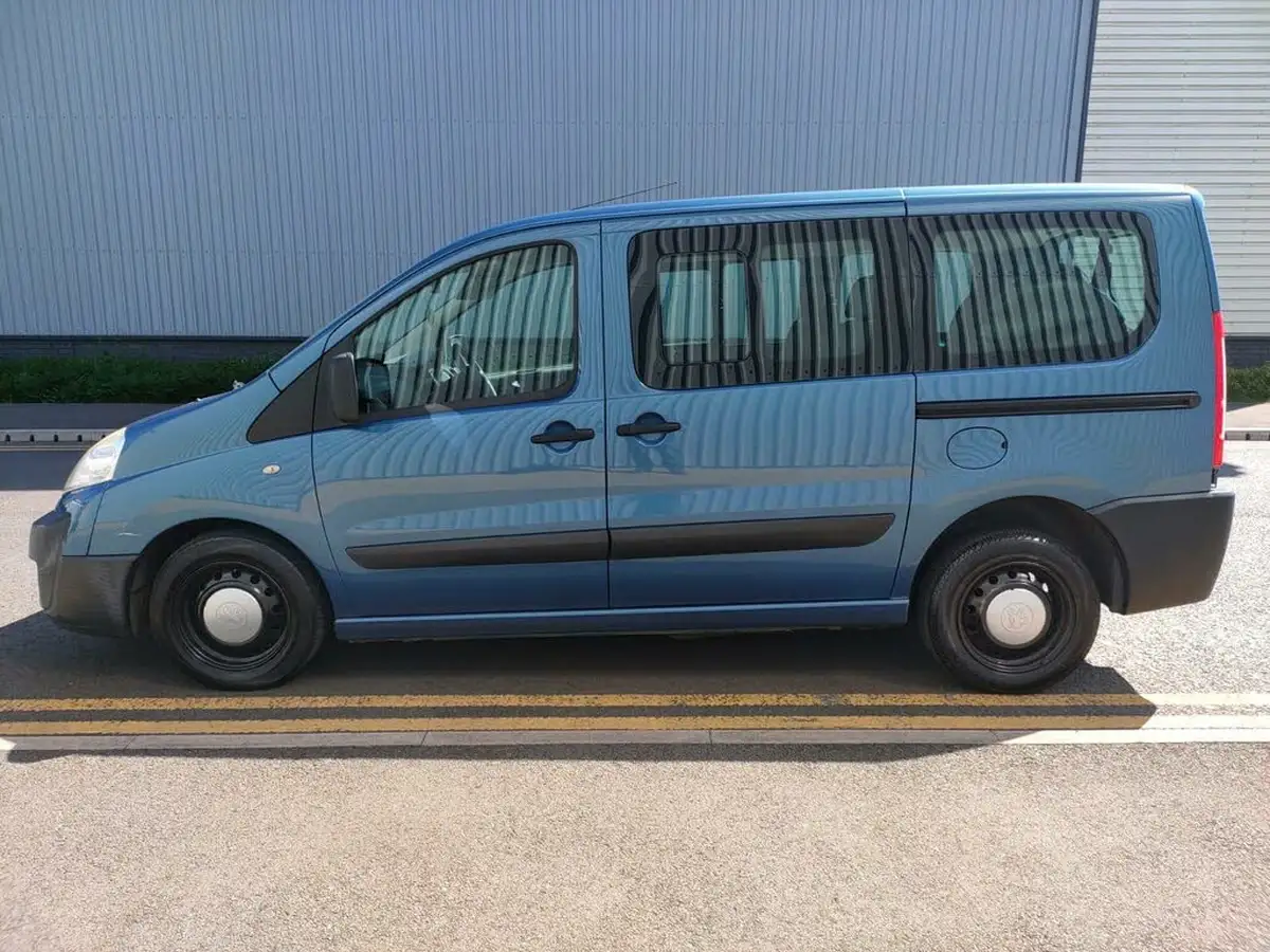 2011-peugeot-expert-tepee-16td-tepee-comfort-l2-big-3