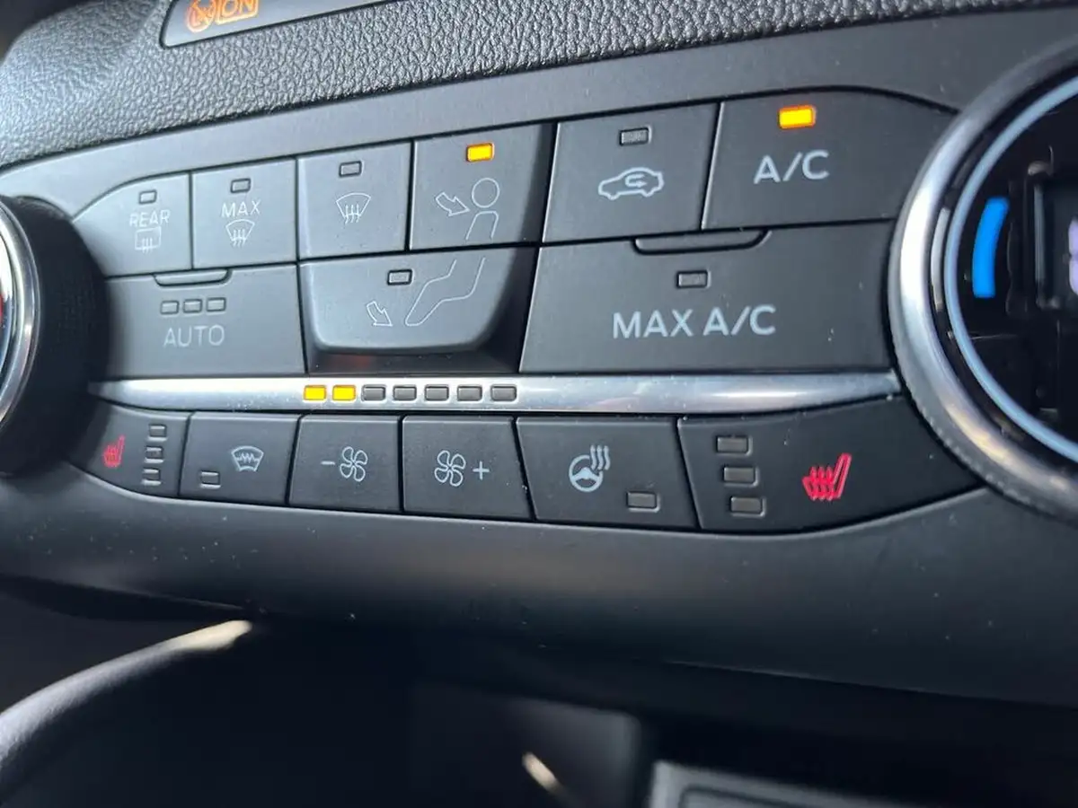 2020-ford-focus-15-st-line-x-hatchback-big-38
