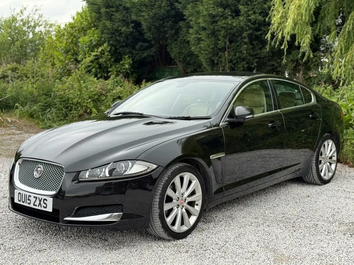 2015-jaguar-xf-22td-portfolio-200ps-saloon-4d-big-2