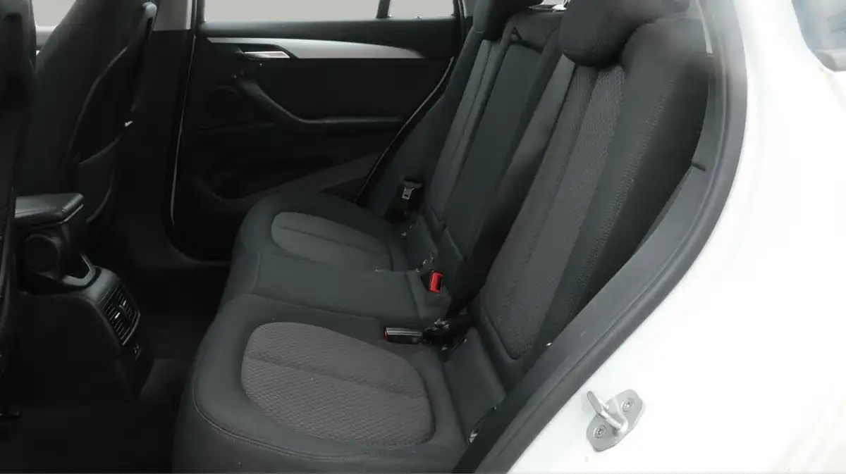 2020-bmw-x1-15-sdrive18i-se-big-16