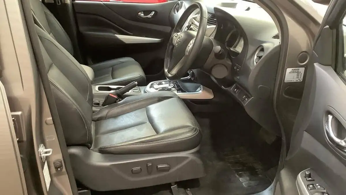 2018-nissan-navara-23dci-tekna-auto-big-13