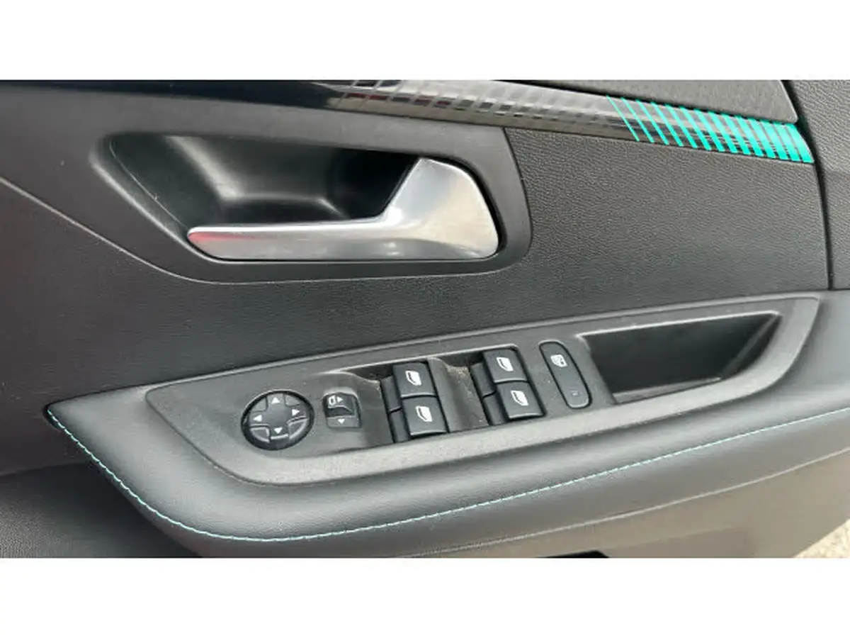 2021-peugeot-208-12-puretech-allure-100bhp-big-24