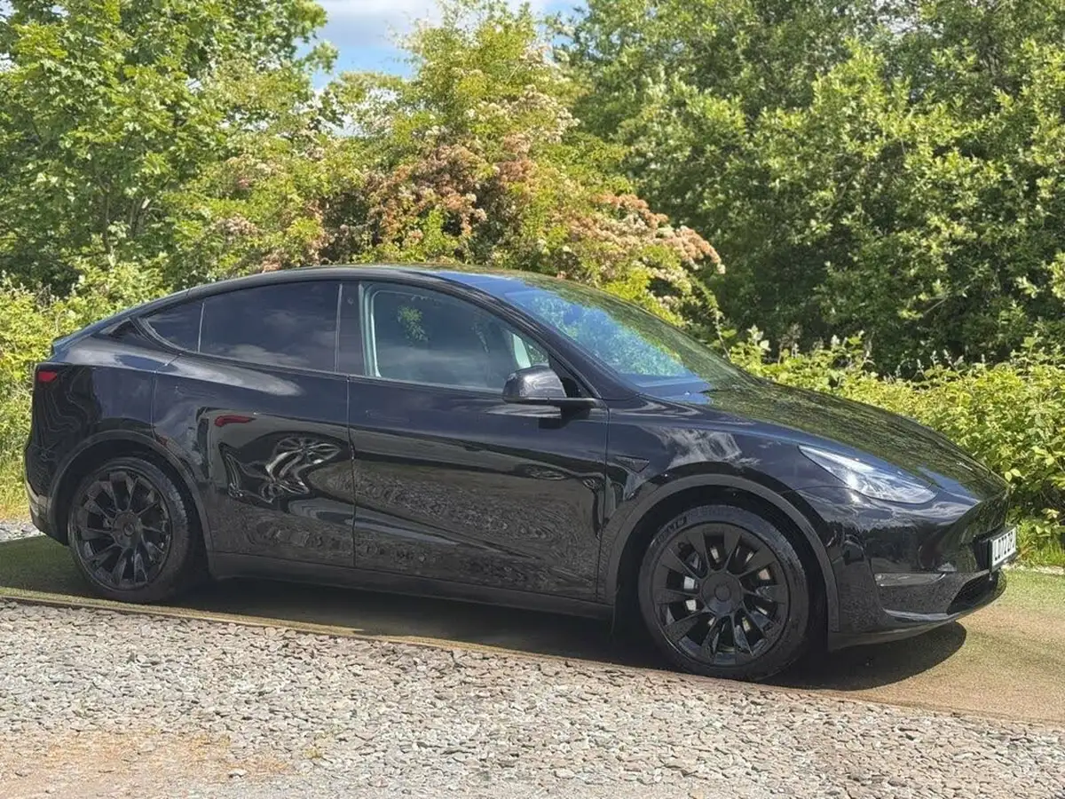 2022-tesla-model-y-e-long-range-big-5