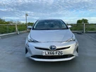 2017-toyota-prius-small-4