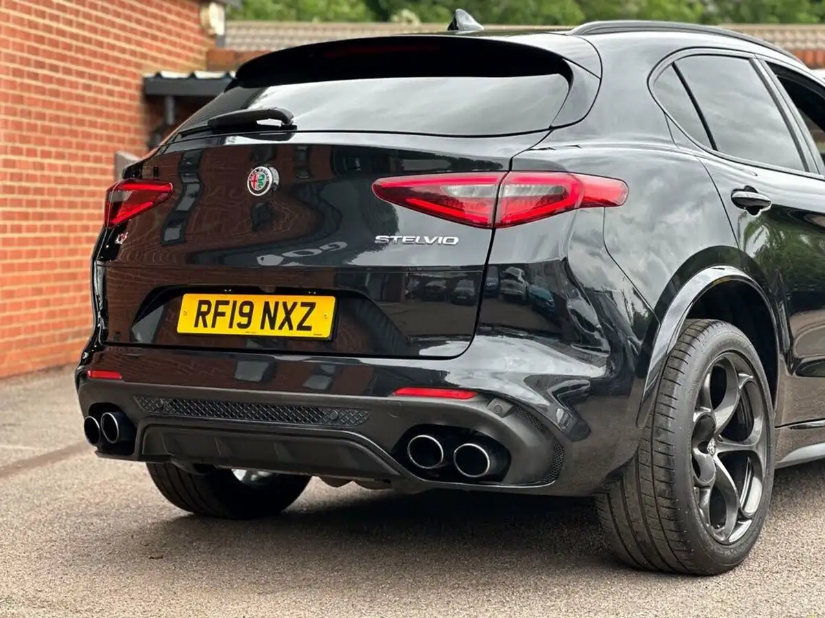 2019-alfa-romeo-stelvio-29-biturbo-quadrifoglio-big-17
