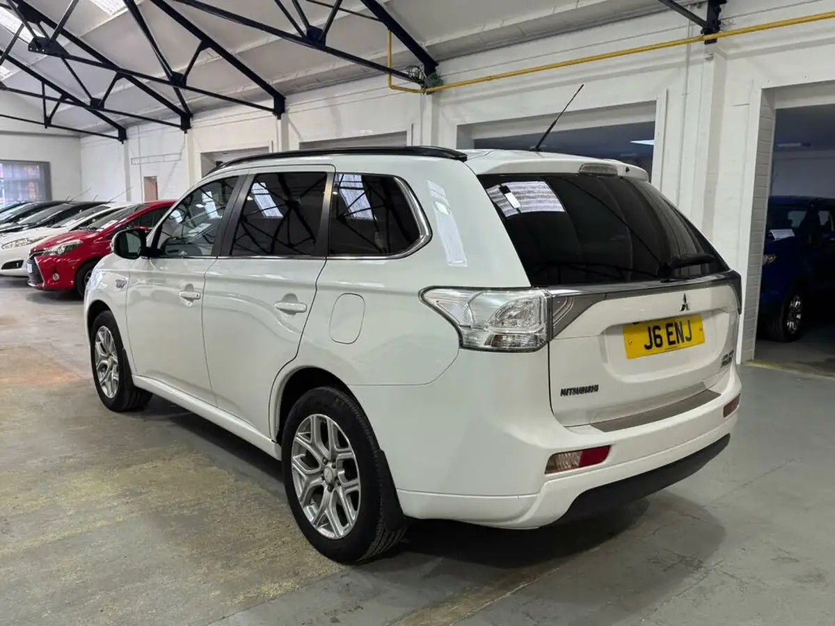 2014-mitsubishi-outlander-20-gx4hs-big-10