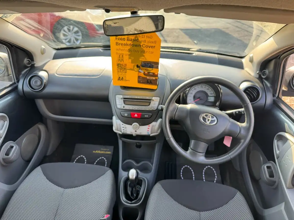 2012-toyota-aygo-10-aygo-go-5d-big-9