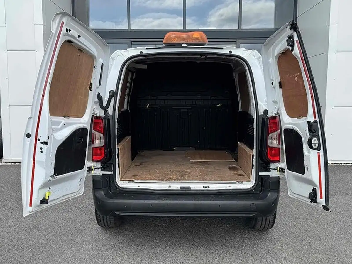 2019-peugeot-partner-15-bluehdi-1000-professional-100ps-eu6dt-panel-big-3