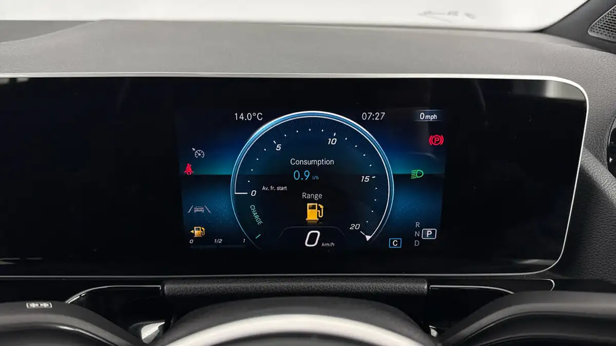 2021-mercedes-benz-gla-class-20d-gla-200d-sport-executive-big-12