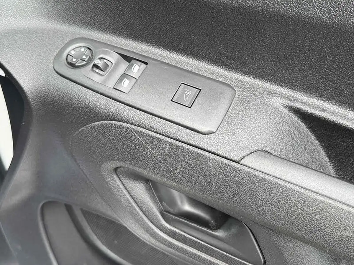 2019-peugeot-partner-15-bluehdi-1000-professional-100ps-eu6dt-panel-big-27