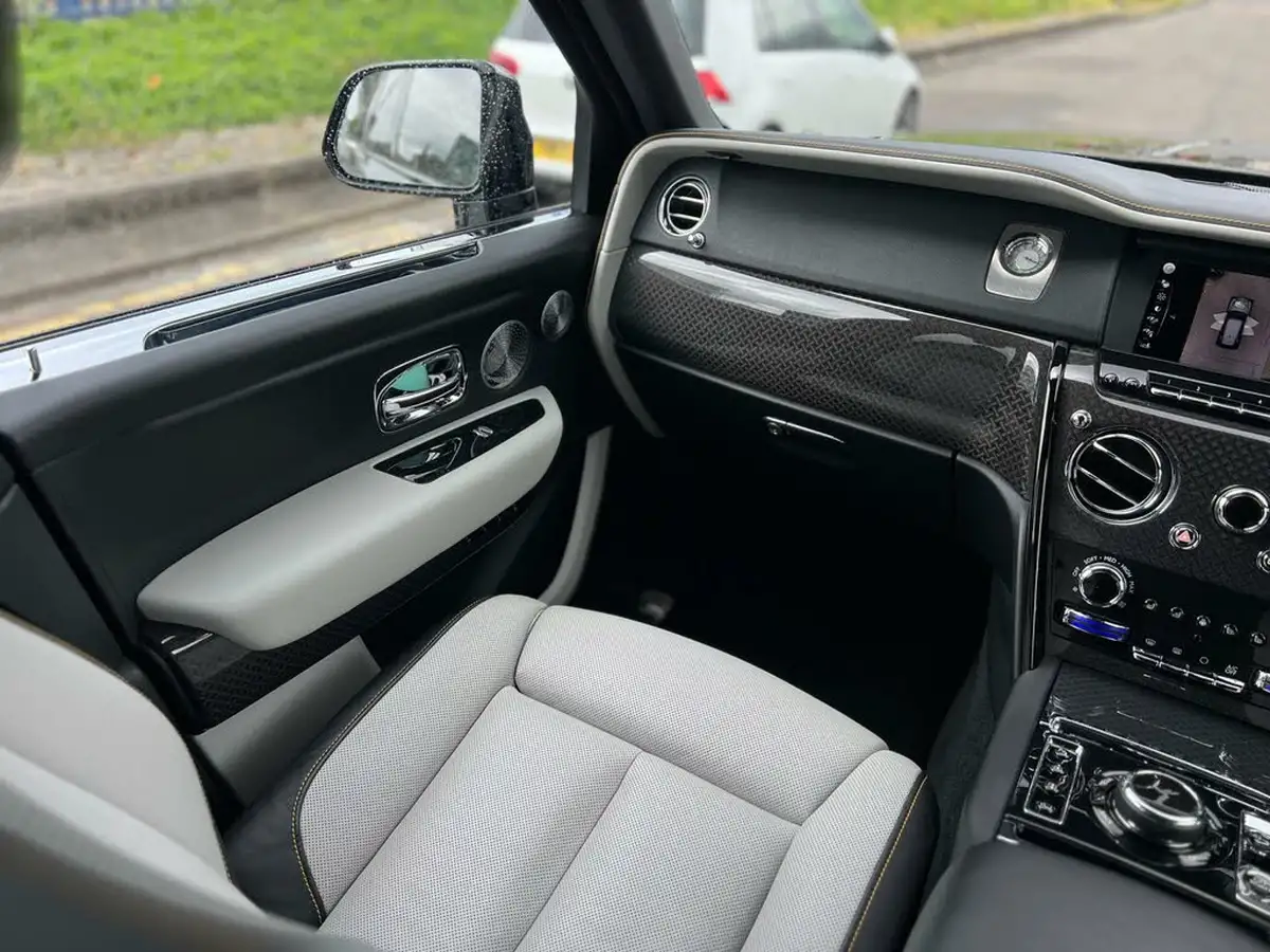 2020-rolls-royce-cullinan-675-black-badge-big-23