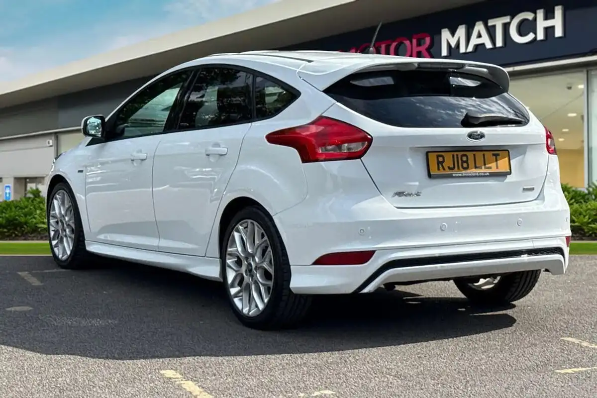 2018-ford-focus-10t-st-line-140ps-hatchback-big-1