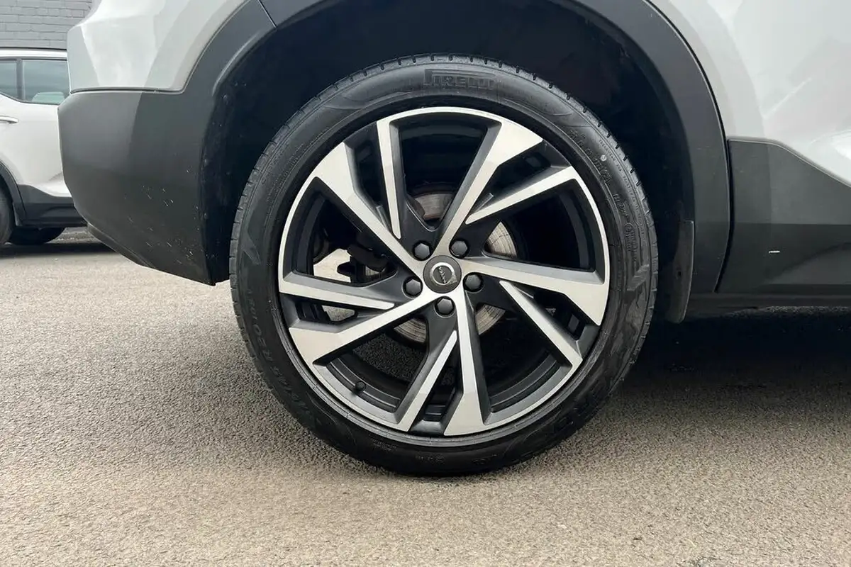 2021-volvo-xc40-15-t3-r-design-pro-161bhp-auto-big-4