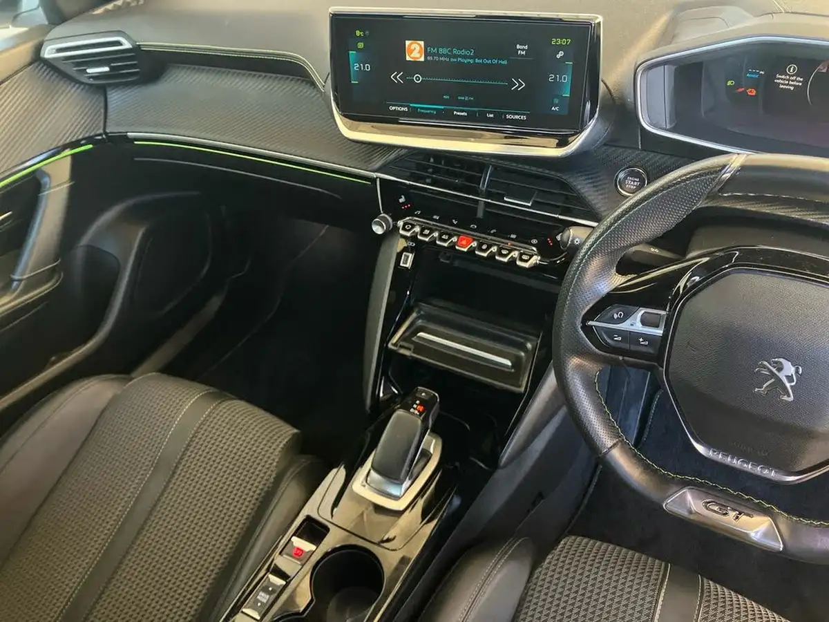 2021-peugeot-2008-suv-e-gt-50kwh-big-16