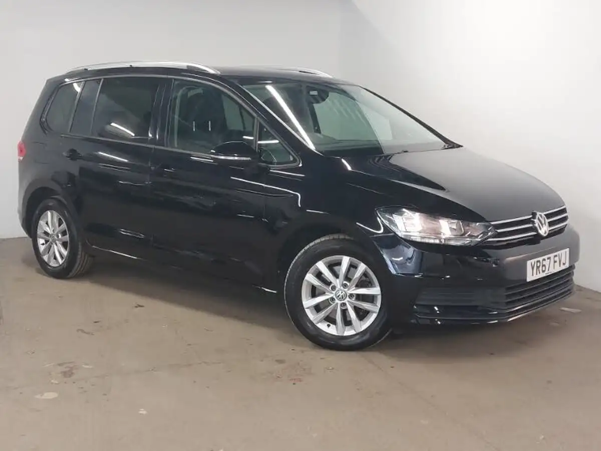 2017-volkswagen-touran-20tdi-se-big-0